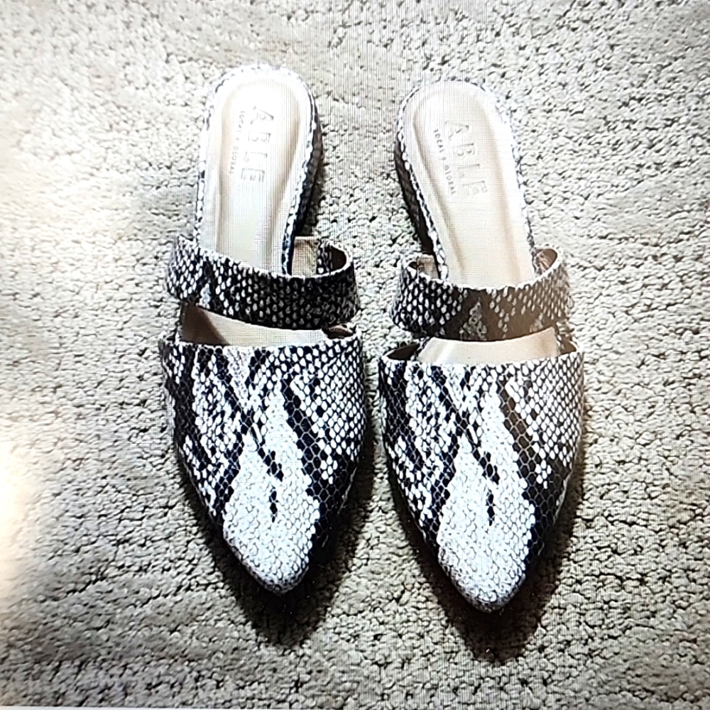 Able Slide Sanda - image 1